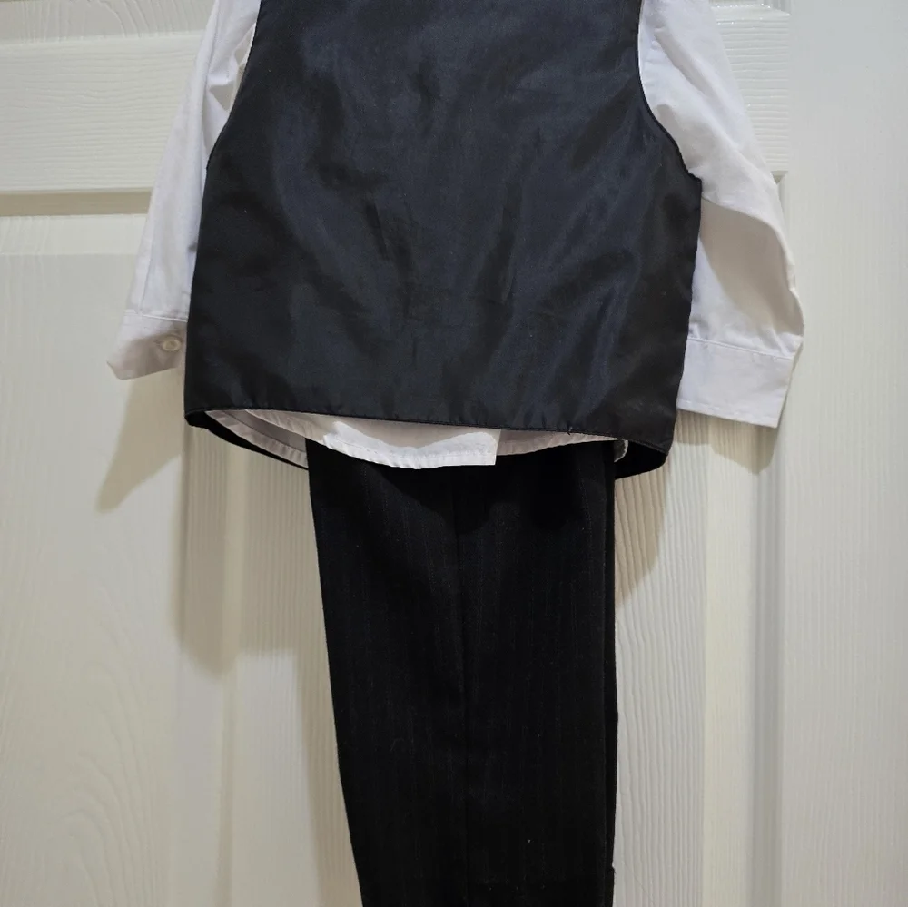 Nautica 4 Piece Set Size 3T/3 - Picture 2 of 6